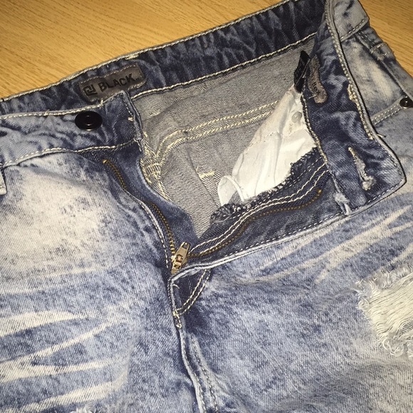 Jeans - Picture 2 of 4